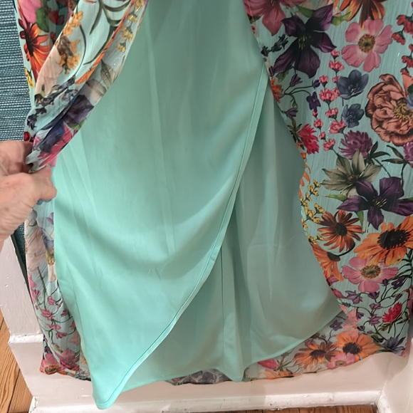 Betsy & Adam fully lined sheer fabric long sleeves, peek a boo front opening. - Picture 7 of 7